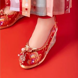Embroidered Chinese wedding shoes for Chinese tea ceremony/Chinese wedding